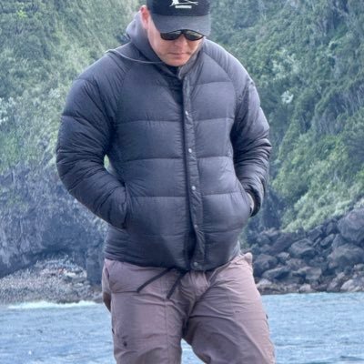 釣りキチの男を俯瞰しつつ本人のつぶやきをそのままツイート/釣りの変態/釣りしかしてねぇ/釣り歴30年の筋金入り/アナログ男/旧車好き/脳内昭和真っ只中の30代/ここ数年は泳がせと底物/八丈島フリーク
