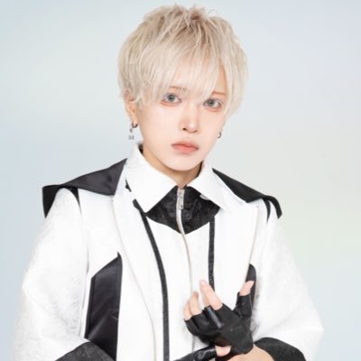INSRiA《 @INSRiA_JPN 》のかっこいい人🎧ホワイト🎧 / ラップを書くしする人 /#あめみおはなみ #べーかりーあめみや #あめちゃんリプ返タイム / ow2.スンスン.つぶらな瞳シリーズ /見つけてくれてありがとう