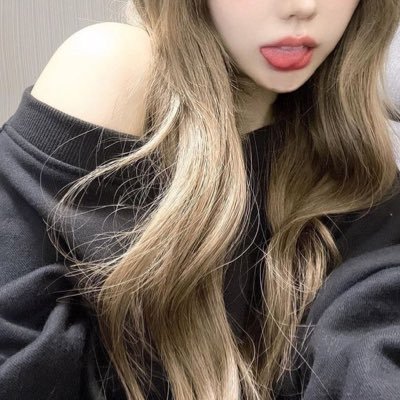 AracelisK37204's profile picture. 急用です! ! !私のツイートをご覧になります