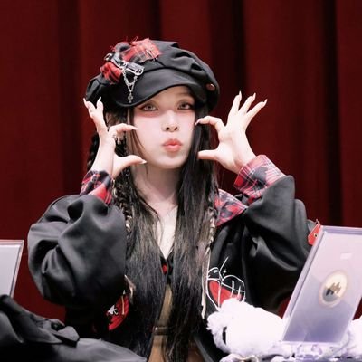 happythecat2007's profile picture. 