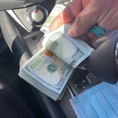 AdinGlitch8's profile picture. Click on the link 🔗 to hit me up on Telegram