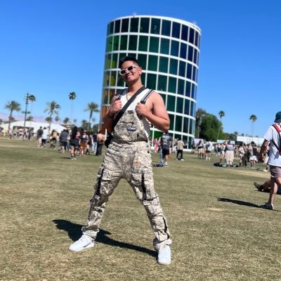 🐺 #StayLitFam Live life to the fucking fullest! Affiliated twitch variety streamer 🎮 LINK ⬇️⬇️⬇️