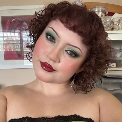 Certified Lash and Makeup Artist | 🏳️🌈 | she/her | IG: isasliner