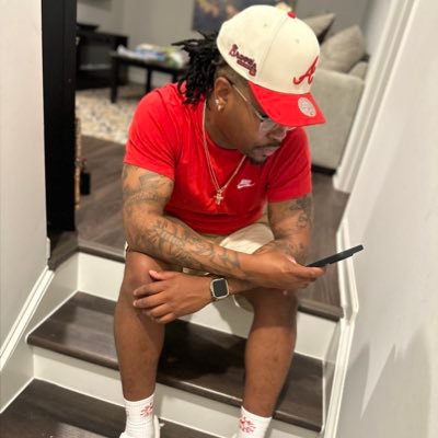 Comedian, follow my IG @TheManiac_Mcclainiac