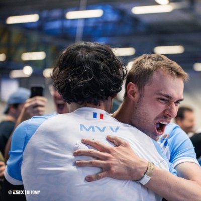 R6 player for @TeamMYD 20' Twitch https://t.co/FLbcj7Rqju