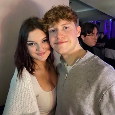 nicolelawrie4's profile picture. hi lol