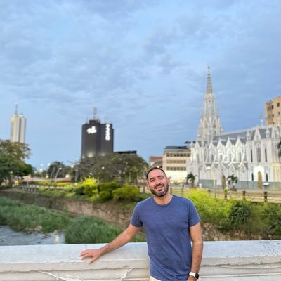 GeOrGe_12_04's profile picture. Amo el sushi, el vino y bailar salista