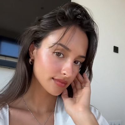 daily media account for alexandra saint mleux