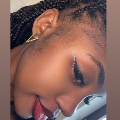 🇨🇲 Cameroonian girl https://t.co/cCu9FBb2Ww follow me on Instagram : https://t.co/JZ9lOPJNxr