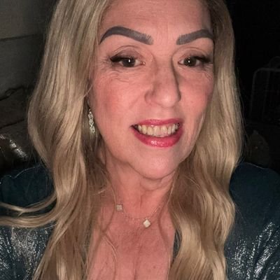 Bringing the personal development experience to the UAE - Multi Media, Digital Film Production, Voice Over, Puppets in Education, PDT Workshops, all things mum