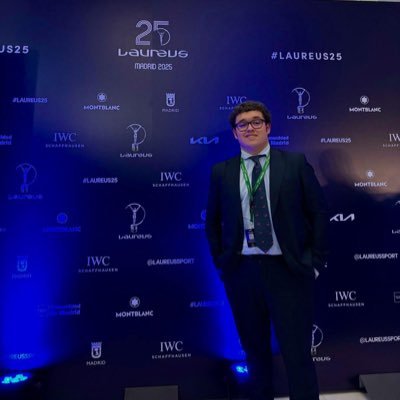 Suelo ser racional con el fútbol excepto los 90 minutos que juega mi Atleti. ¡El TORO por encima de todo! ✍🏼@afdeportiva_ Intento de periodista🗞️|UCM
