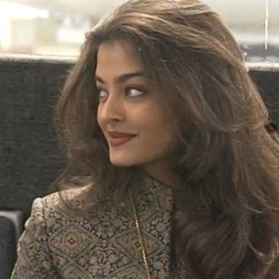 reading instead of healing 📖 🫠 crying over fictional men since chapter one 🎞️ currently stuck in a bollywood x book crossover au