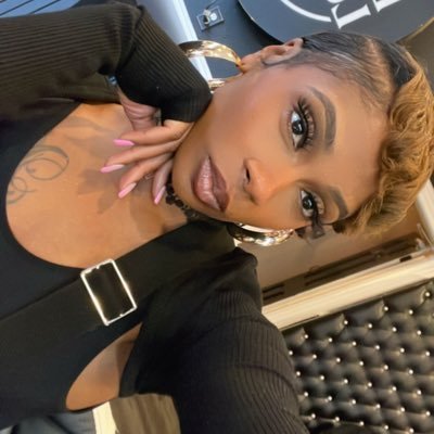 LicensedEsthetician | 💆🏾♀️#SkinTherapist | 🌿 #GlowExpert | 📅 #BookNow | 💜#SelfCareQueen #Facials #Waxing #SkinGoals #EstheticsLife