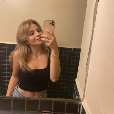 pinkflyyd's profile picture. 