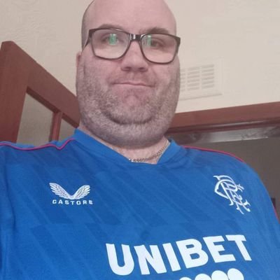 Hi my name is Roy O'Neill. Glasgow Rangers Fc 🏴 and Manchester Utd Fc 🏴.