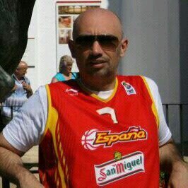 Si no te gusta lo que escribo, siéntate y espera a que me importe. Mejor ser odiado por lo que eres que amado por lo que no.