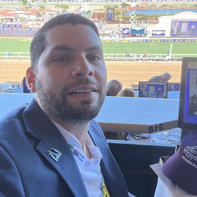 aguilar1990's profile picture. Hijo de Zulamita. Médico Cirujano LUZ 2014. Papá de Gerardo, Alejandro y Aaron. Caminante no hay camino, se hace camino al andar.