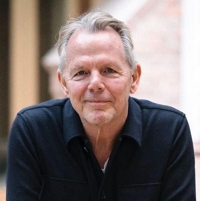 mdwhof's profile picture. Creative director / copywriter. Voor je unieke verhaal. In woord, beeld en volle glorie. Corporate, marketing en arbeidsmarkt.