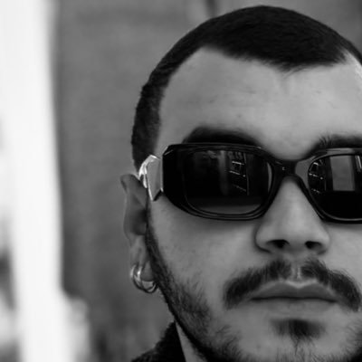 thesaintmoi's profile picture. tem dias que a gente se sente como quem partiu ou morreu