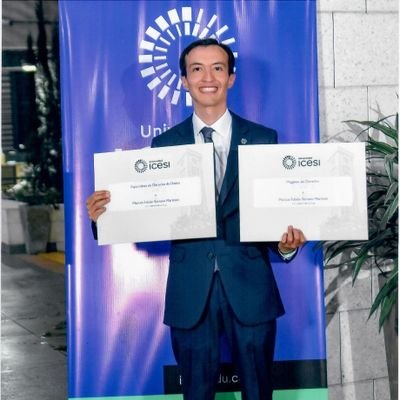 Abogado.
Especialista en:
Derecho laboral y relaciones industriales
Responsabilidad y daño resarcible
daño
Mg en Derecho Icesi
0 CD o CR.
ANTI DERECHA