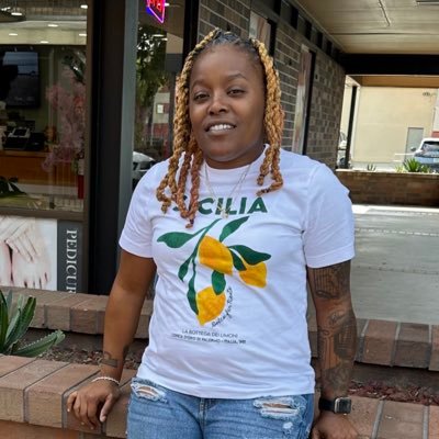 nellab87's profile picture. Minding my business