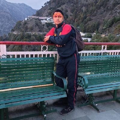 पहला यह कि जटिल शब्दों के प्रयोग से बचिए। ऐसा इसलिए कि हर आम आदमी उतना संजीदा नहीं हो सकता कि वह हर बात समझ ले। वक्ता कि यह खासियत होती है कि वो अपनी बात आसानी