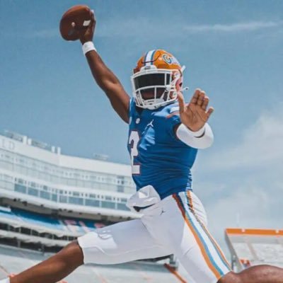 | #GoGators🐊 | #SkiUMah〽️ | #Skol | #MNWild | #WolvesBack | Gainesville, FL📍| @jays_thoughts_ |