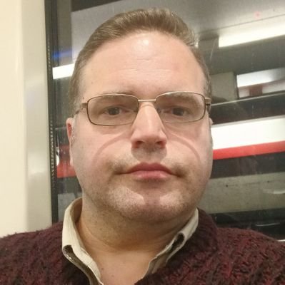 J'aime les policiers quand ils arrêtent les criminels qui se comportent comme des grossiers personnages. J'aime la bourgeoisie qui se fout des classes sociales.