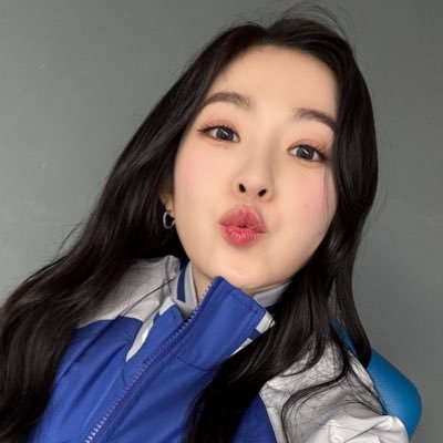 nicole π Profile