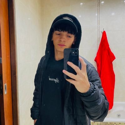 14Faabri's profile picture. Que se mueran los feos, me da igual quedarme solo