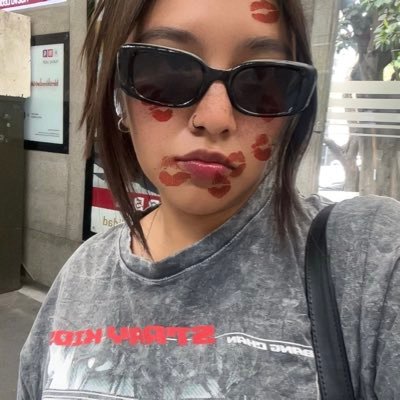 yo sólo uso twitter para quejarme y decir q me quiero morir