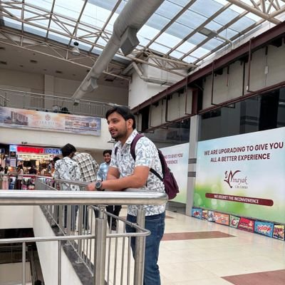 Eshu_gupta's profile picture. मैं शिव का हूं, शिव मेरे है,
मैं और क्या मांगू शंकर से..🙏⛳