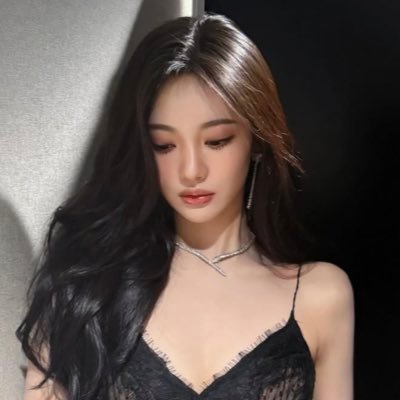 ( RP ) An enchanting petite girl whom is a combination of human and greek goddess is the perfect definition of Ning Yizhuo. est 02.