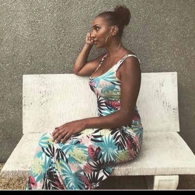 France/Martinique. 🇫🇷 / 🇲🇶 La folle du bus je suis! Pas la peine de me follow je parle solo.