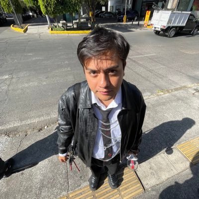me gustan las muƱecas, el Kpop y hacer que todo se trate de mi