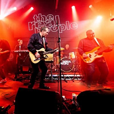 Rock ‘n’ Roll band formed in 1988. Tony Griffiths (bass guitar, vocals), Chris Griffiths (guitar, vocals),and Tony McGuigan (drums).