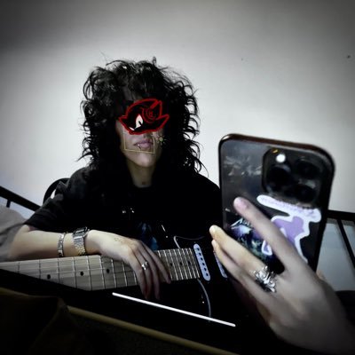 borntobewilld's profile picture. oi