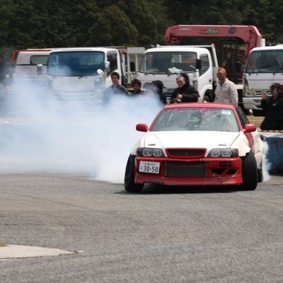 ドリフト大好き人間!
ドリ車遍歴
S14→C33→白いJZX100マークII→180SX→チェイサー顔のマークII略してチェイクIIに乗ってます!
1Jの音色に取り憑かれたドリフトバカですが宜しくお願いします!
◆走る1J仲間は随時募集中!(笑)