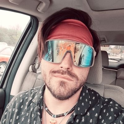Tattooed Dog Dad who loves beaches, Football, my dog obviously, wwe, family, country music, faith & good vibes.