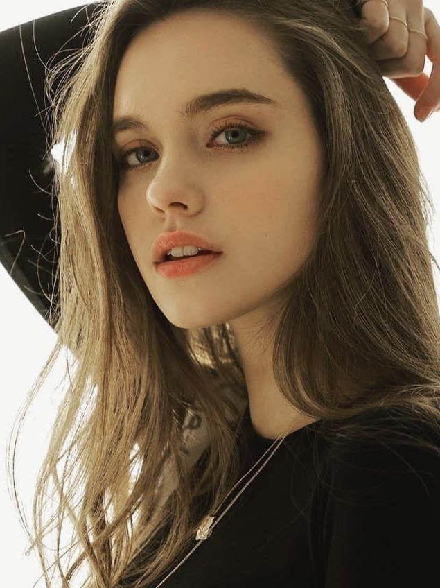 V5iabiT2s2Iy0's profile picture. I'm used to it, but now I'm afraid that someone will suddenly appear and disrupt my entire life.