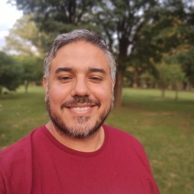 casado, papá de 3 😼😽😺 y 🐕, loco un poco,that's all.
