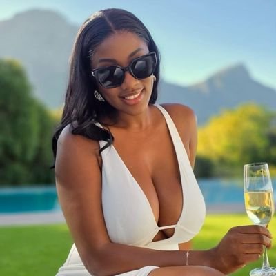ANNETTAPATTERS9's profile picture. WRONG IS WRONG.. even if everyone is doing it.

RIGHT IS RIGHT.. even if no one is doing it.
#staywoke #annetta