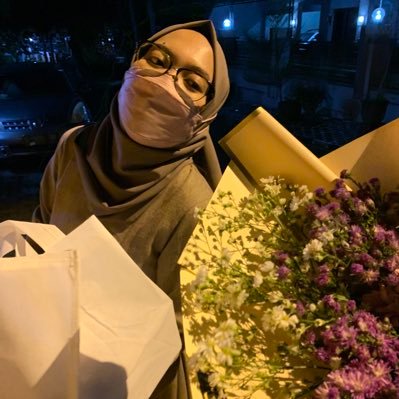 kebanyakan fiksi, sisanya lagi belum tentu nyata. semuanya tergantung isi kepala
