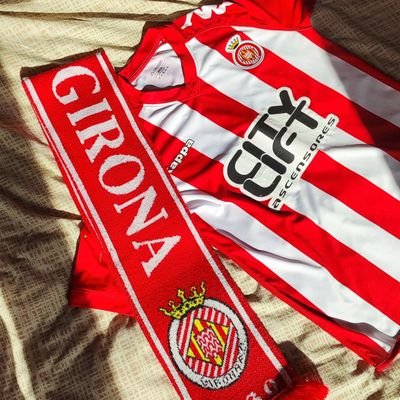 Abonat del Girona FC des de 2aB ❤️🤍...
~~~ El fútbol és de les coses més importants de les menys importants