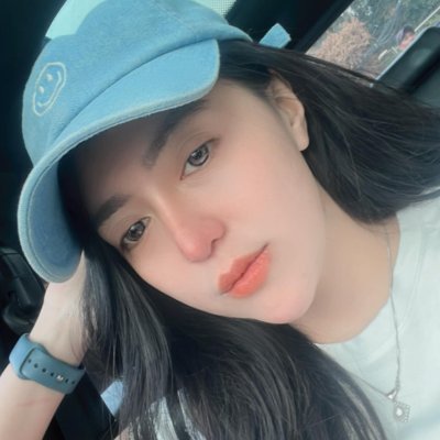 GadePuay's profile picture. 🌙 Pecinta gemerlap malam | Menari di bawah lampu neon, hidup di irama musik | Penikmat hiburan malam & cerita di balik layar | #NightLifeVibes ✨