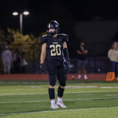 Lees Summit High School l 2026 🎓 l Football l OLB l Track & Field l Javelin l 47.23m Pr l 6’ 1”l 195lbs l 4.4 GPA l 816-839-2855 l masoncgibbs24@gmail.com