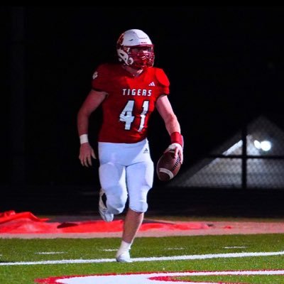 |All State HM LB|All League 1st team LB|5,11 210| GPA: 3.75 email: rydernewton77@gmail.com phone: 620-224-6453 hudl: https://t.co/YKyDzpnOeI