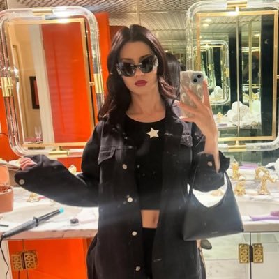 𝘽𝙞𝙜 𝙛𝙖𝙣 𝙤𝙛 𝙈𝙖𝙧𝙞𝙣𝙖 | big Britney fan | 𝙰𝚚𝚞𝚊𝚛𝚒𝚞𝚜 Little Monster♒️. 21. resident evil moots 🫶. DMs are always open. big horror fan