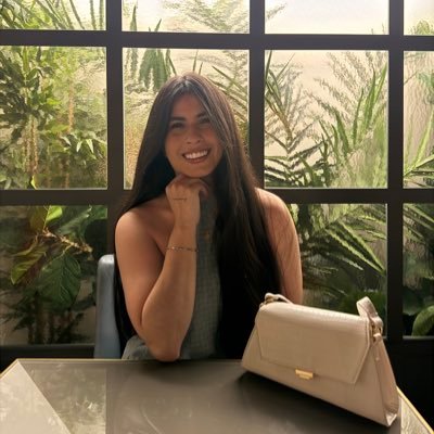 luisaalvarado24's profile picture. 