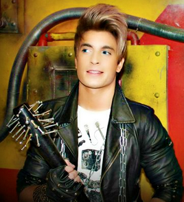 Hola a todos!! Este Twitter es en honor al maravilloso @JavierArrogante . Aqui os informaremos de todo lo relacionado con este pedazo de Cantante :) Besos